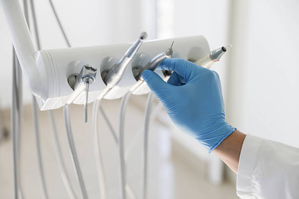 Professional Tooth Extraction technician working in Lakehills, TX